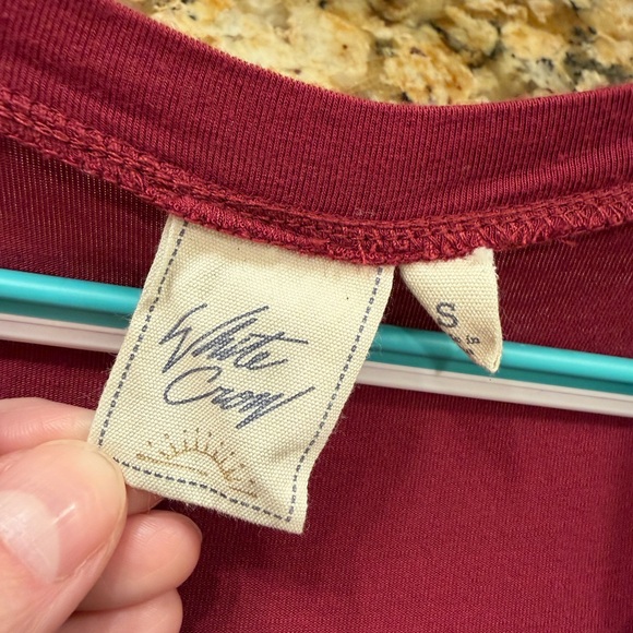 White Crow Sleek Crossroads T-Shirt - Merlot - Picture 8 of 8